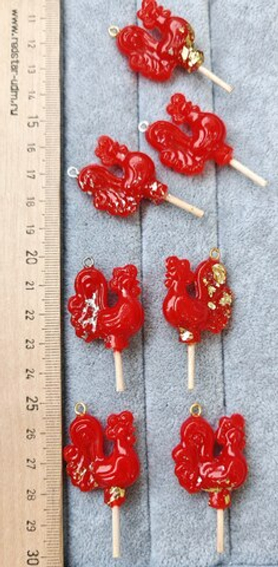 пк Подвеска "Петушок" 35мм, смола, красный