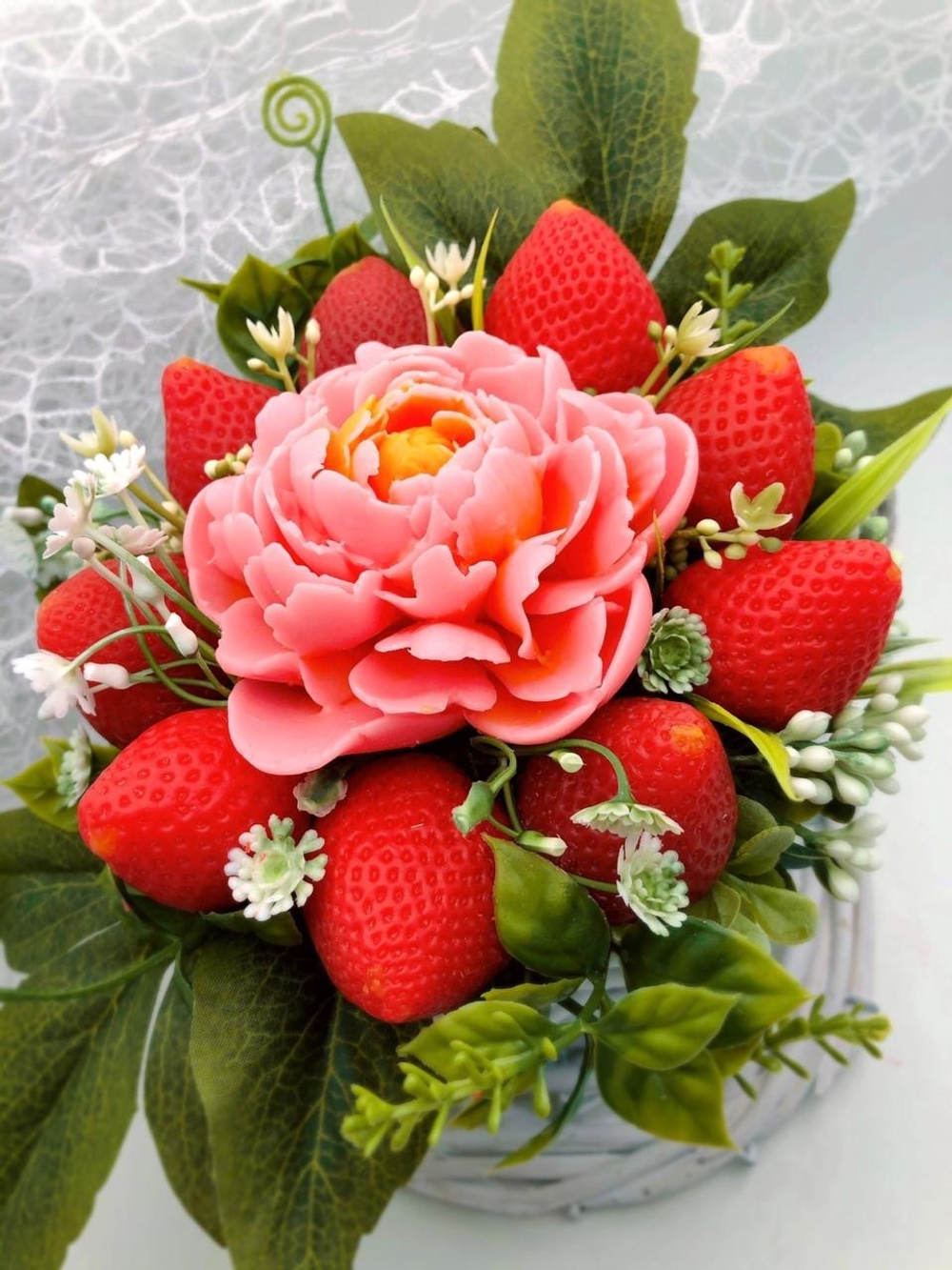 «Клубничная чашка» букет
