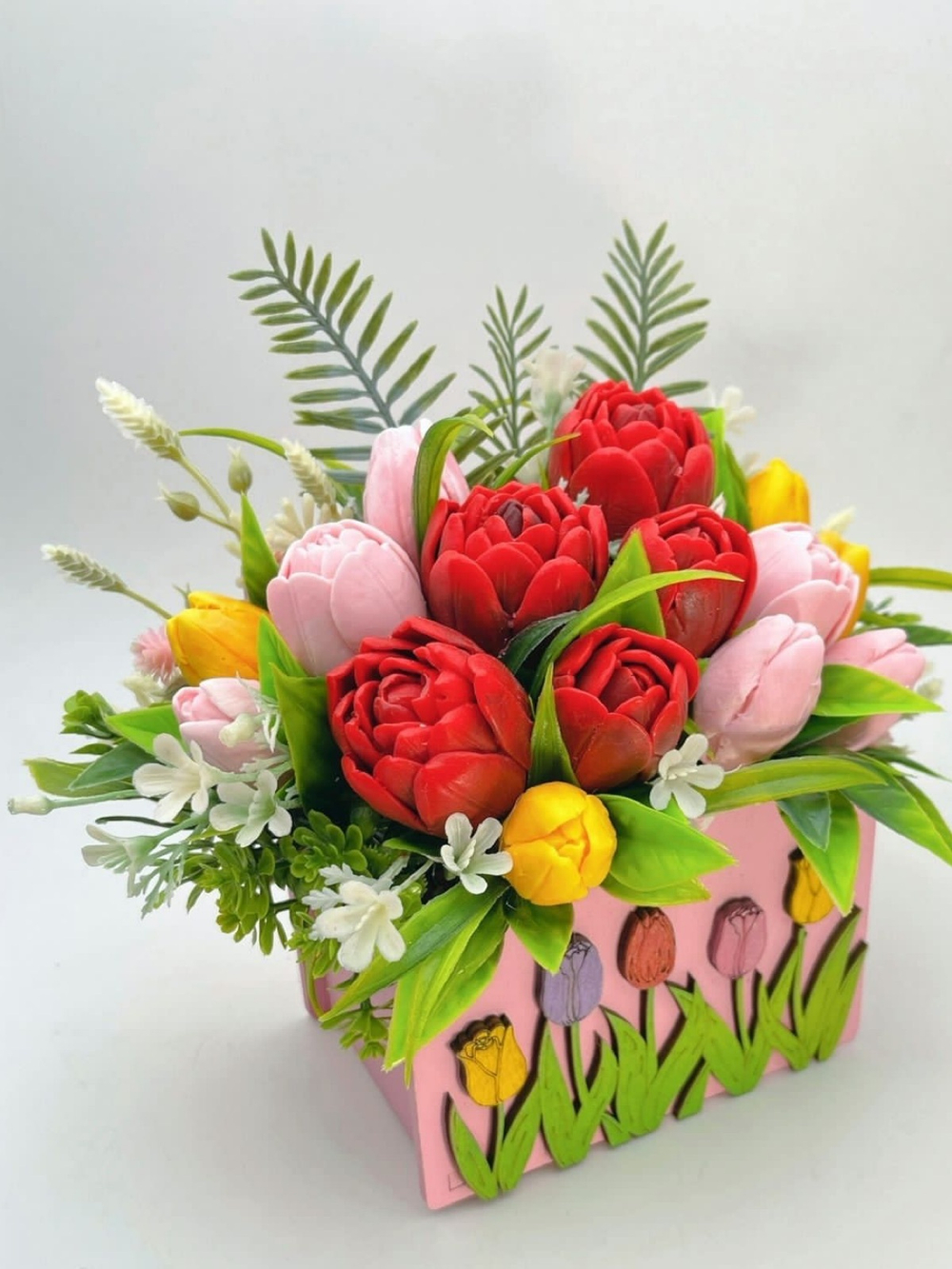 Букет из мыла "Море тюльпанов, розовый бокс"