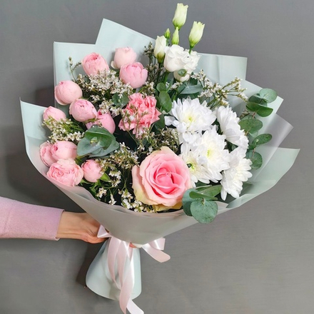 Авторский букет с кустовыми пионовидными розами "Mansfield park"