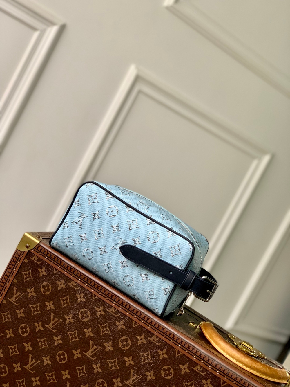 Louis Vuitton Locker Dopp Kit