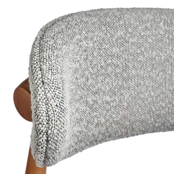 Стул Mod, светло-серое букле, каркас из массива бука в цвете орех