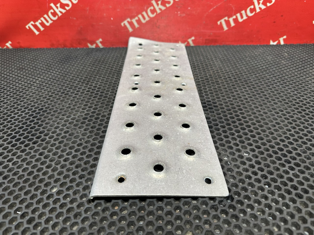 Подножка бампера нижняя