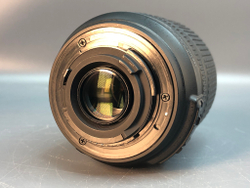 Nikon 18-105mm 3.5-5.6G ED присутствует царапина на передней линзе