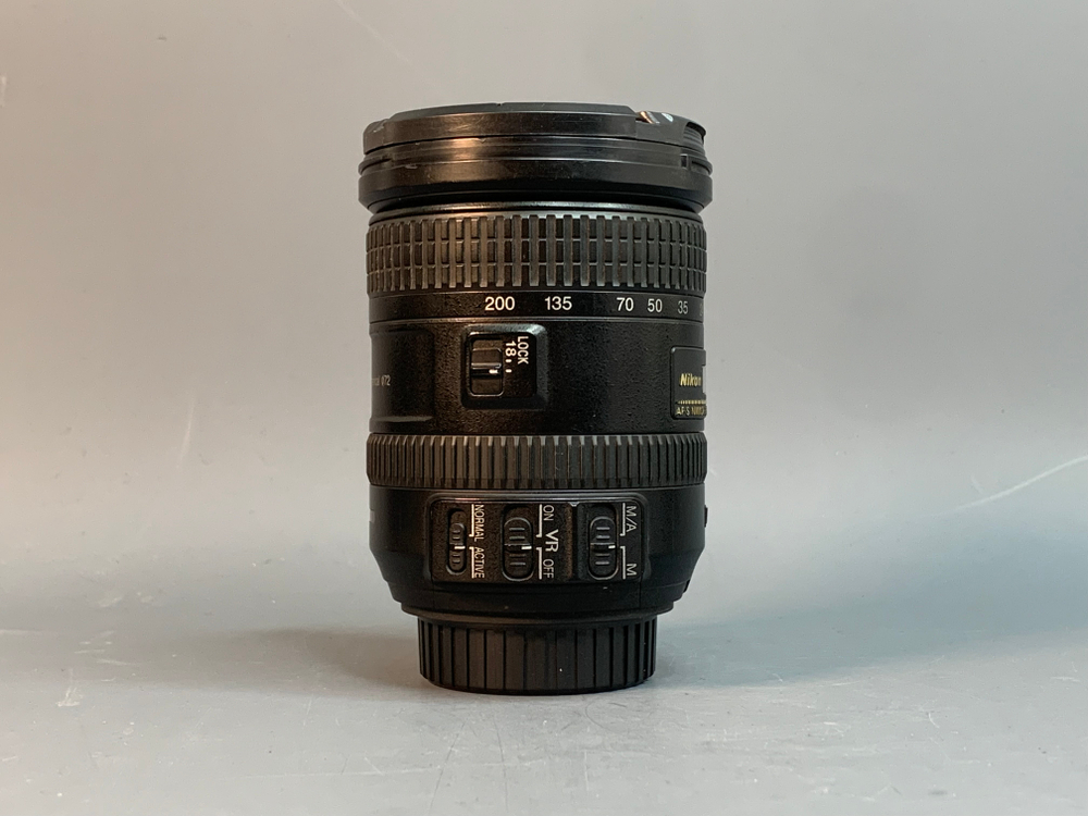 Nikon 18-200mm 3.5-5.6G ED AF-S VR II DX царапка на линзе