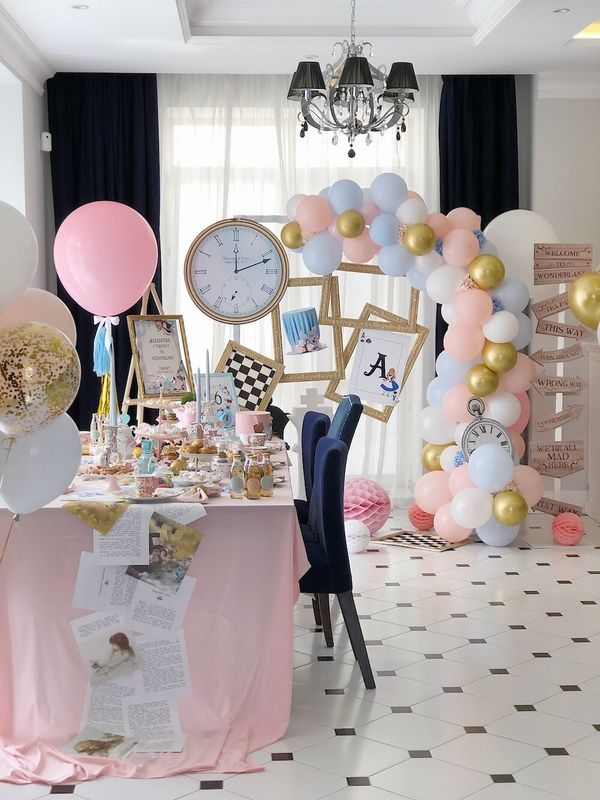 Алиса в Стране чудес