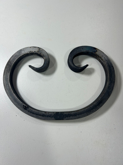 Кованый элемент вензель 130х230мм квадрат полнотелый 14х14мм