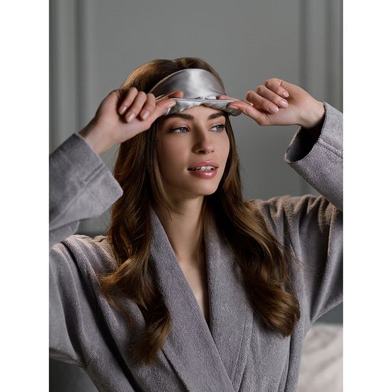 Маска для сна из натурального шелка светло-серого цвета из коллекции essential