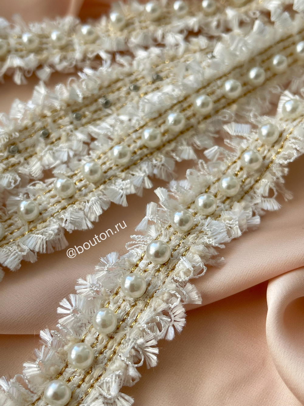 Тесьма белая с жемчугом твид
