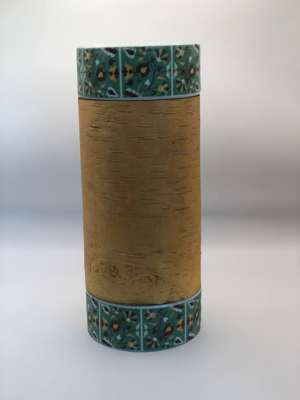 Ваза фарфоровая с берестой. Коллекция  Изразец Коломенское. Цветы. Бревно (Log).