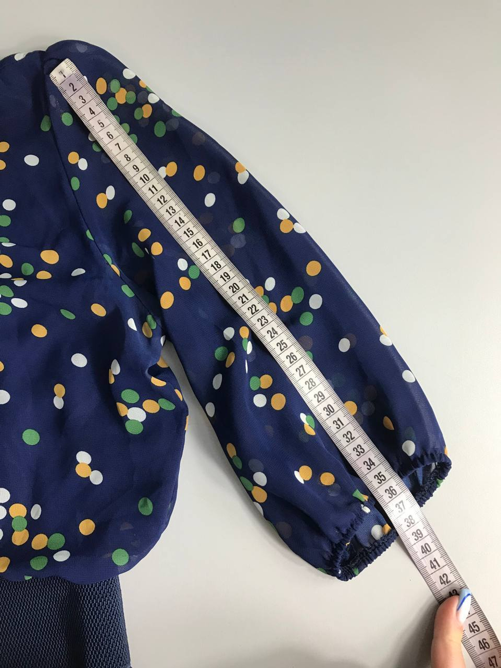 Платье Izabella усыпанное серпантином, визуально на 44 размер