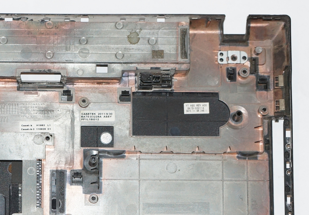 Нижняя часть корпуса, поддон ноутбука Samsung NP305V5A BA75-03228A