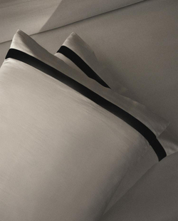 ZARA HOME НАВОЛОЧКА ИЗ САТИНА С КАЙМОЙ, ЧЕРНЫЙ