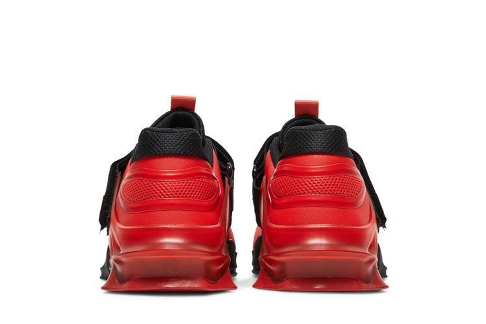 Кроссовки Nike Savaleos