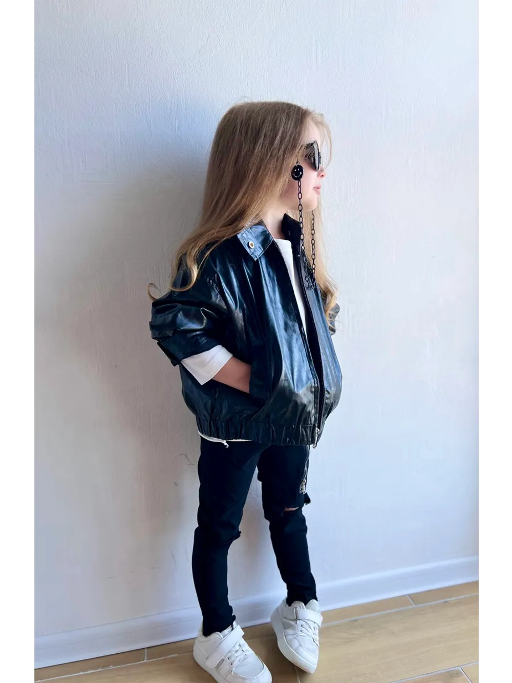 Бомбер из экокожи оверсайз