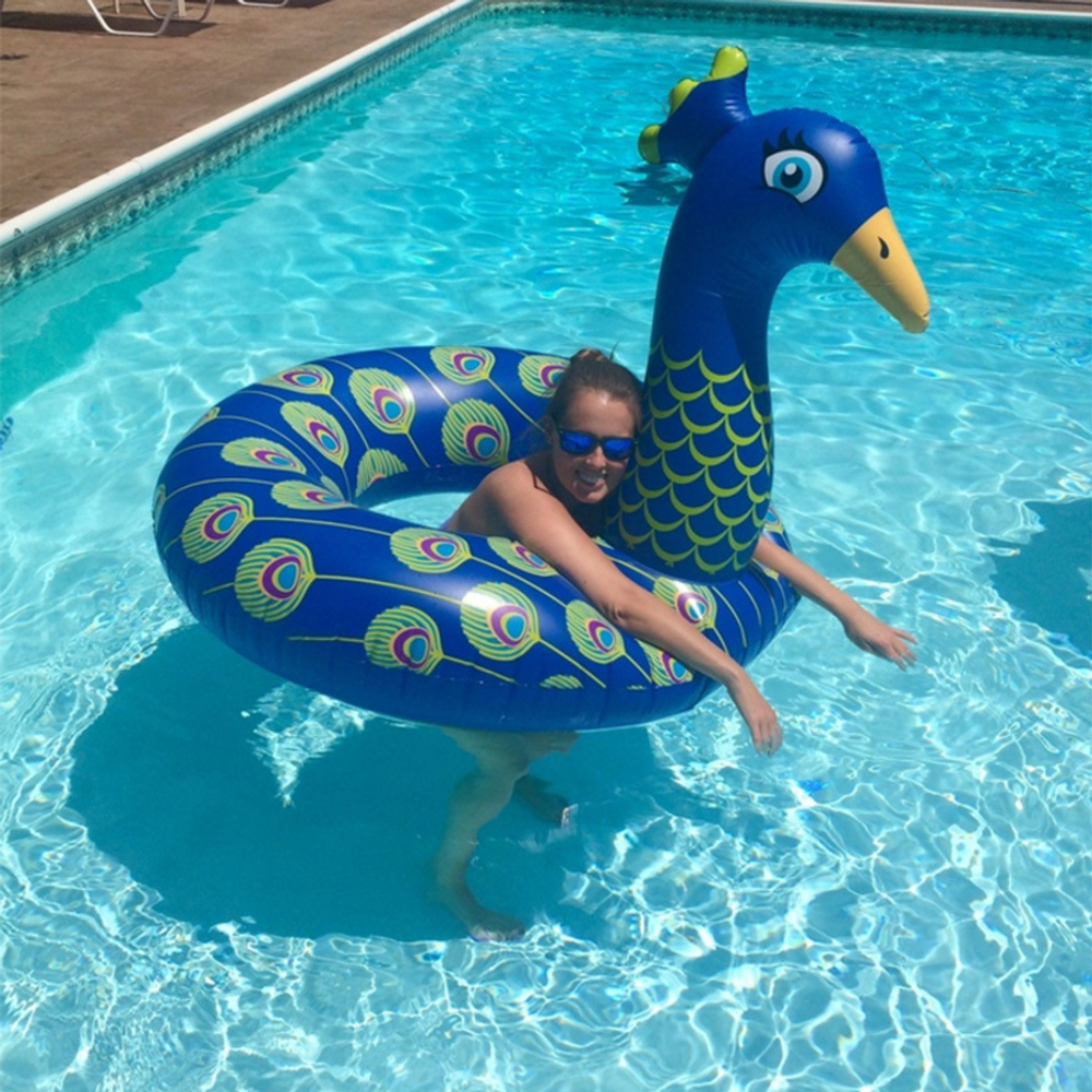 Круг надувной peacock