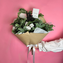 Букет с нобилисом , заснеженным черным рускусом и хлопком  111220252