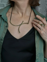 Колье две дуги на черном текстиле, бронза