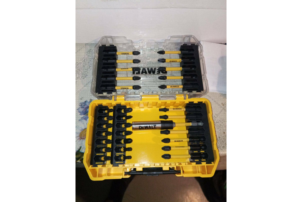 Набор бит и насадок FLEXTORQ 31 предмет DEWALT DT70737T