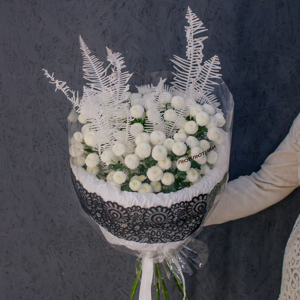 114. Кружевной букет с хризантемой Ньютон