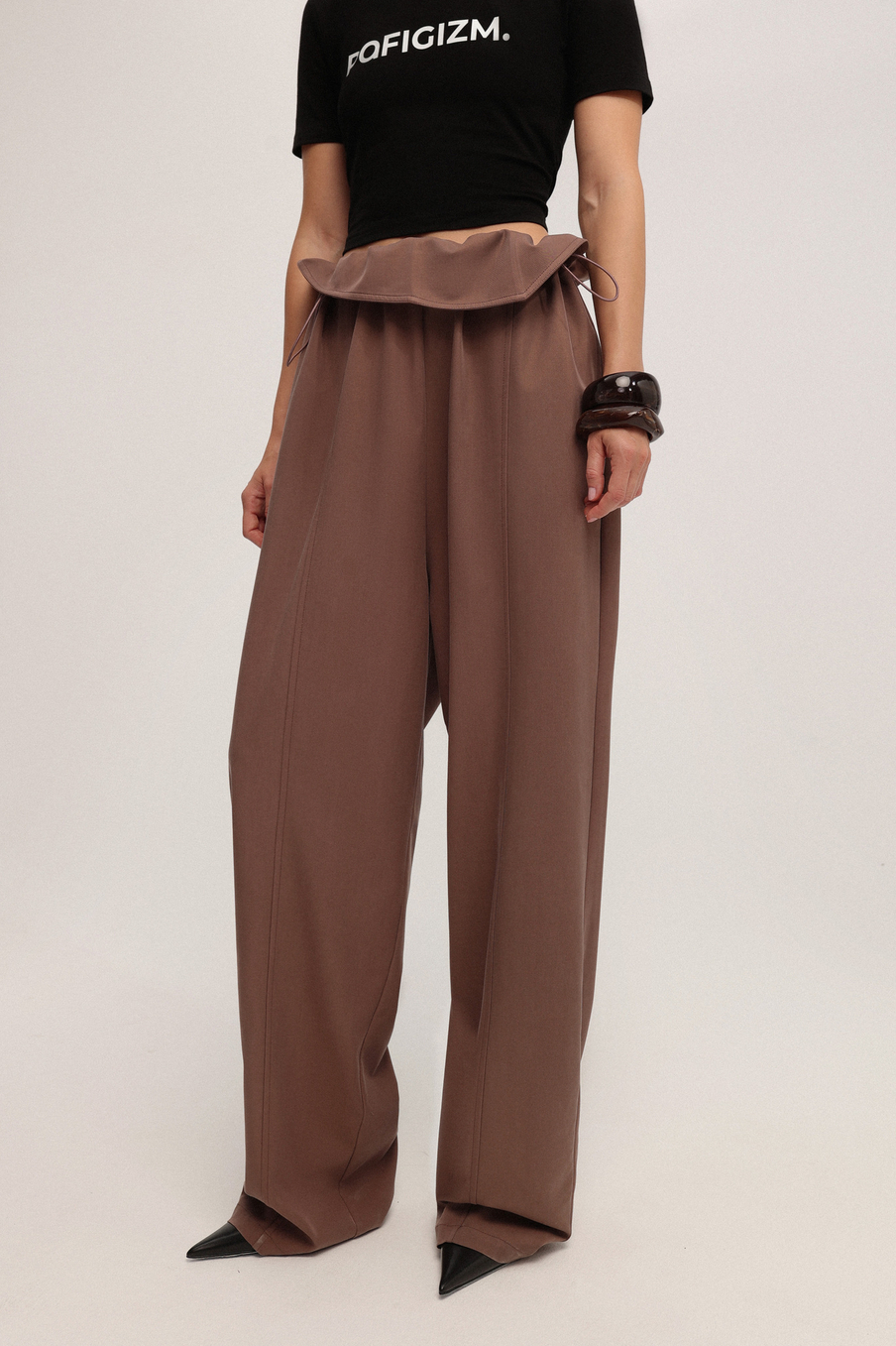 Брюки о-силуэта на кулисе