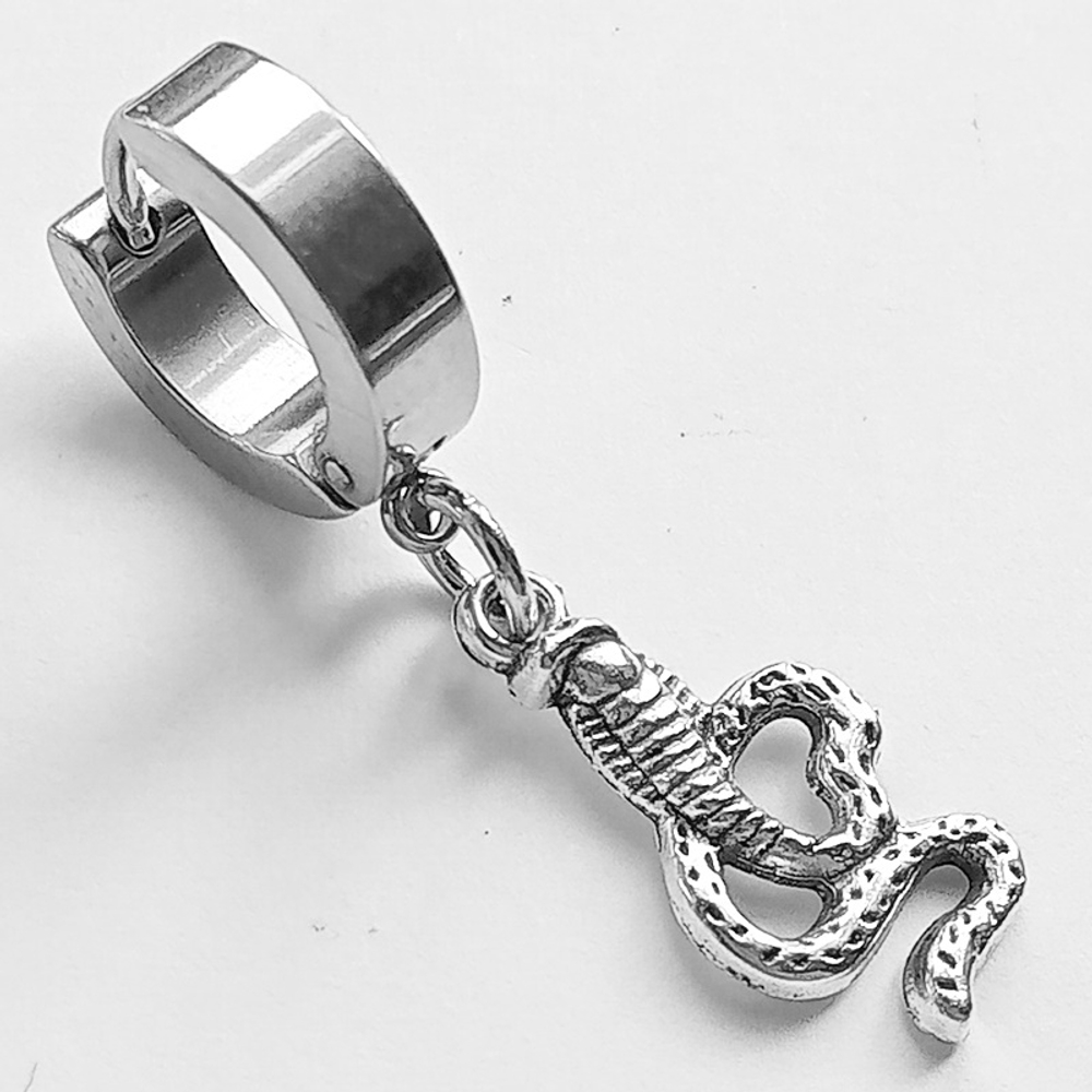 Серьга кольцо (цена за 1 шт.) с подвеской "Гадюка серебристая" для пирсинга уха. Медицинская сталь.