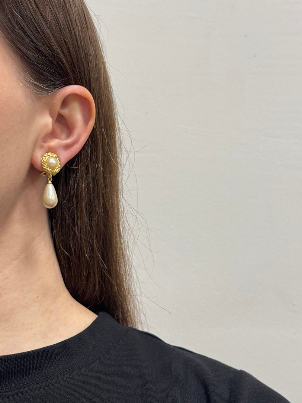 Клипсы с «жемчужными» подвесками Givenchy