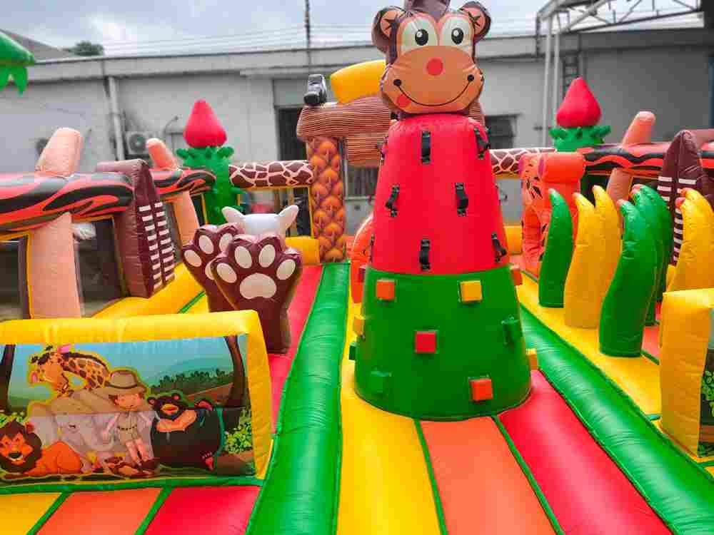 Коммерческий надувной батут "Сафари Ультра", 14*6*7,5 м.