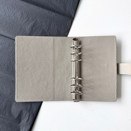 Обложка на кольцах Personal без карманов на хлястике