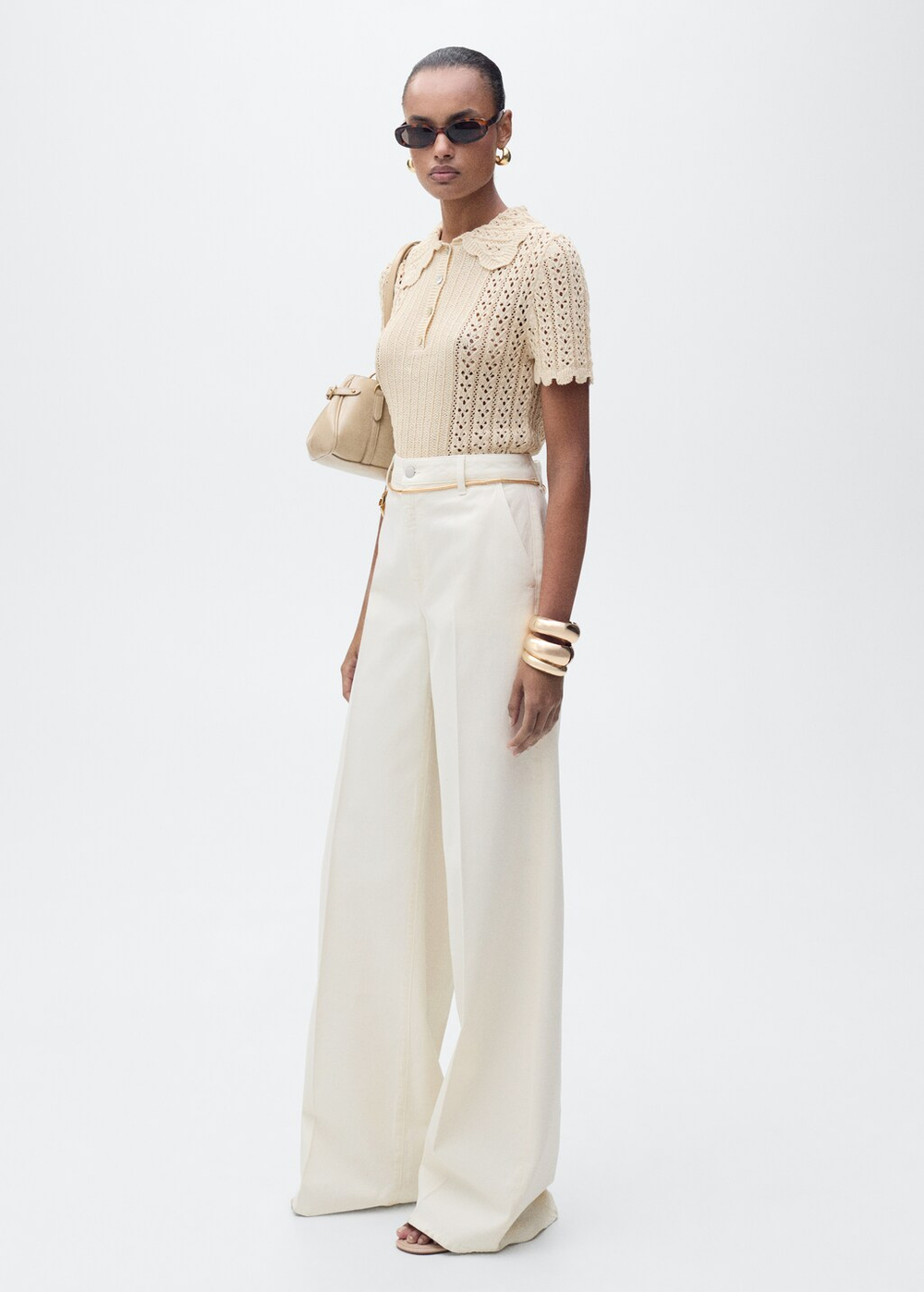 Джинсы с широкими штанинами и высокой посадкой