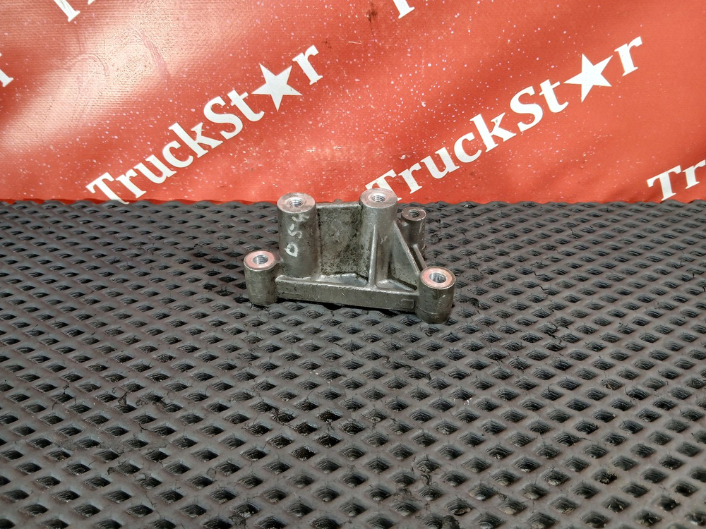 Кронштейн коллектора впускного