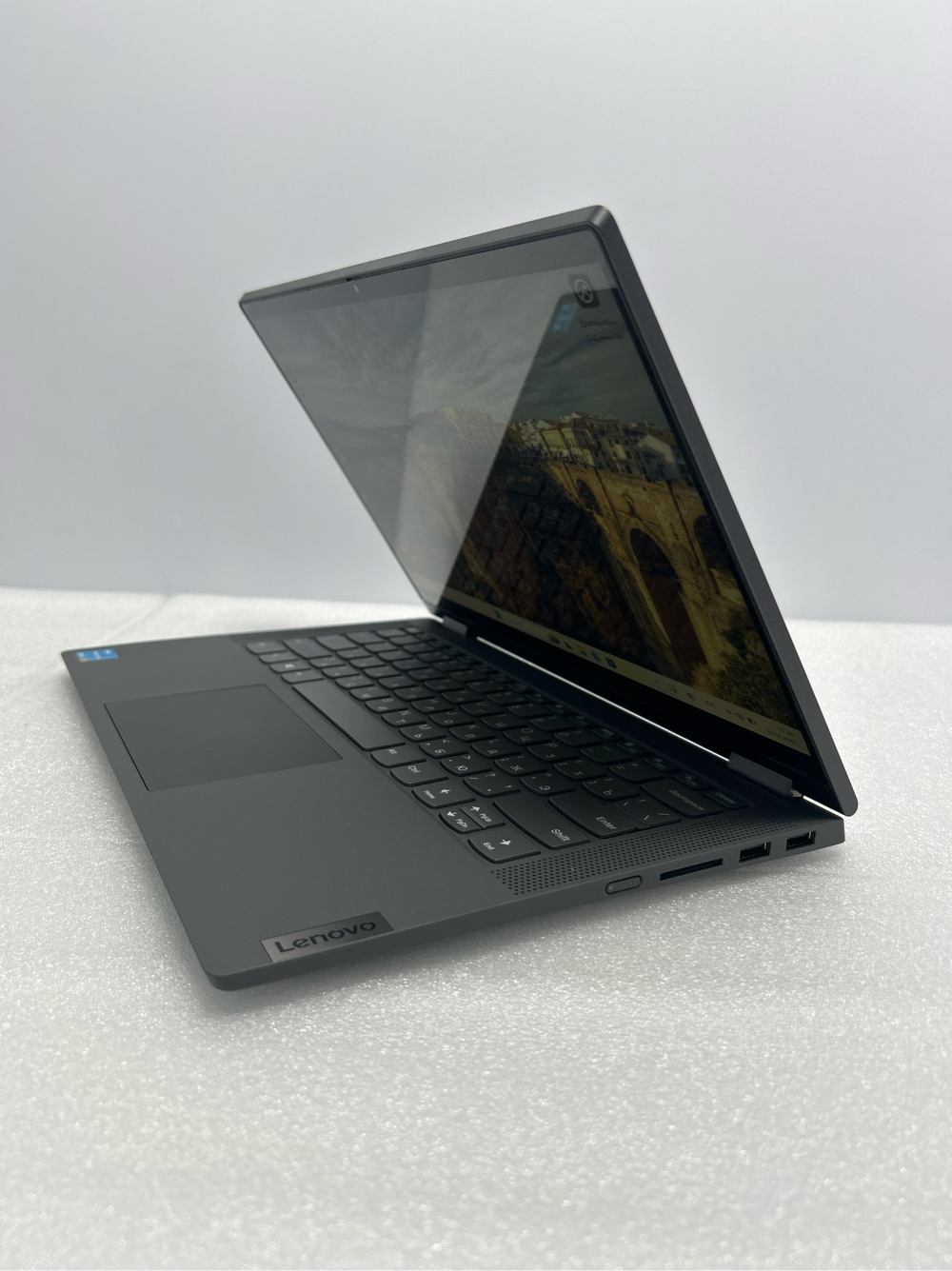 Ноутбук Lenovo IdeaPad Flex 5 14ITL05 (82HS00K8RU) 14"/Intel Pentium Gold 7505/RAM 8GB/SSD 256GB/Intel UHD Graphics/1920x1080/IPS/WINDOWS 11/Подсветка кл-ры:нет/Цвет: Серый. Состояние: Уценка/трещинна на поддоне/C1