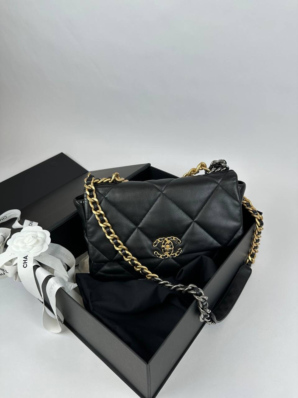 Сумка Chanel 19