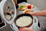 Yum Asia Рисоварка Sakura Rice Cooker, 8 чашек, 1.5 л (White and Silver)
