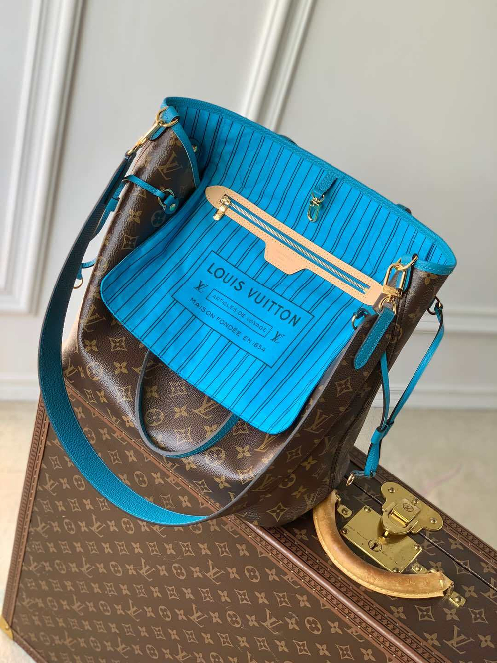 Louis Vuitton Neverfull Bandouliere Inside Out MM