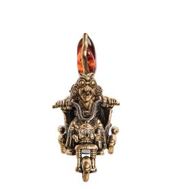 Народные промыслы AM-2840 Фигурка «Бабуся Ягуся на мотоцикле» (латунь, янтарь)