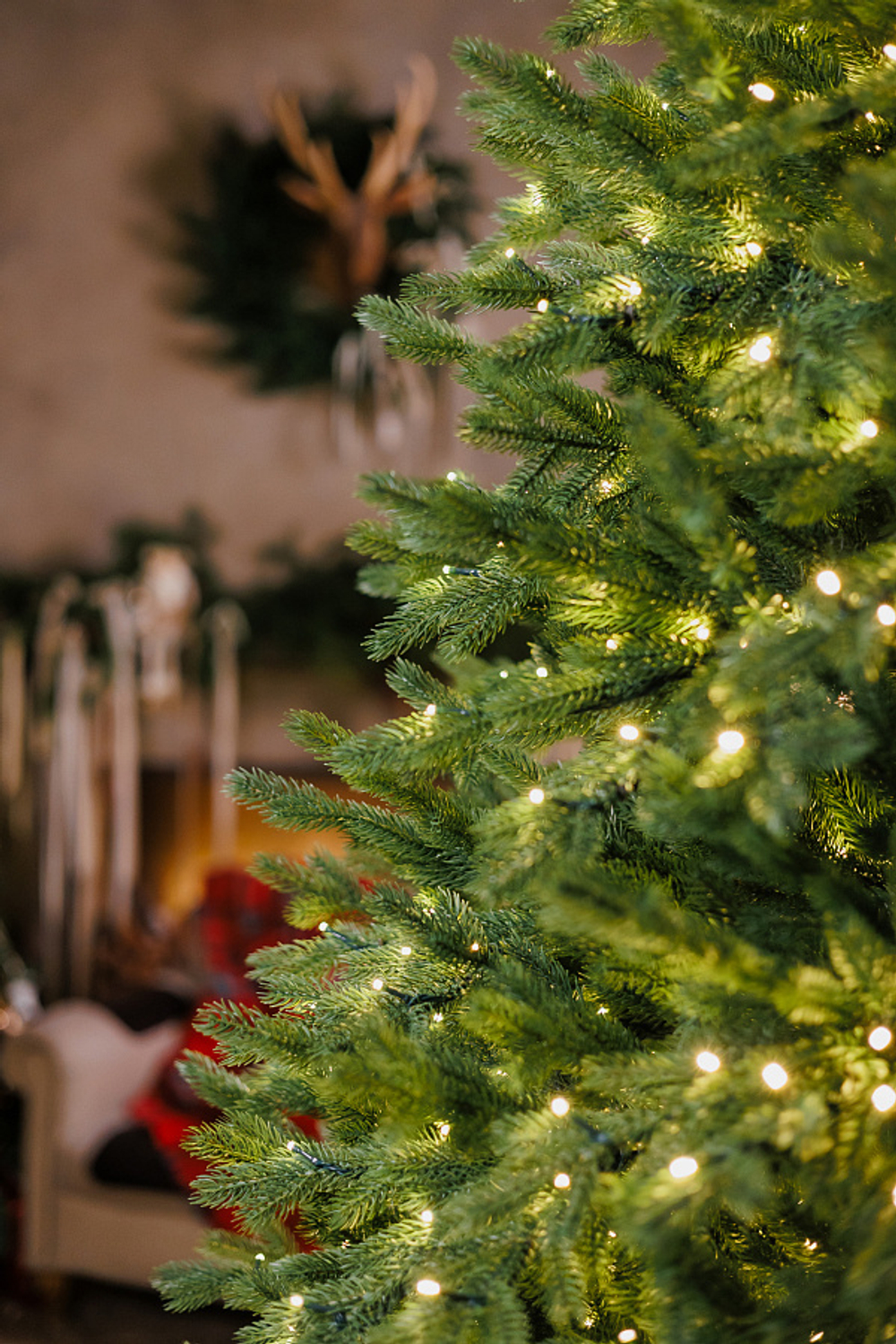 Ель искусственная с лампочками Ливадийская ELITE (лампочки - капля росы)