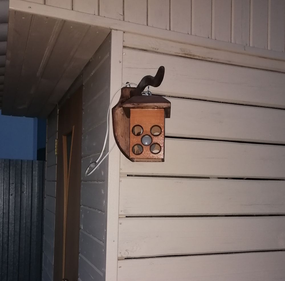 Светильник уличный деревянный