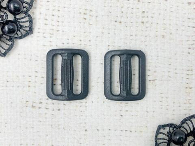 Пряжка двухщелевая пластик, 2 см, пр-во Россия, чёрный