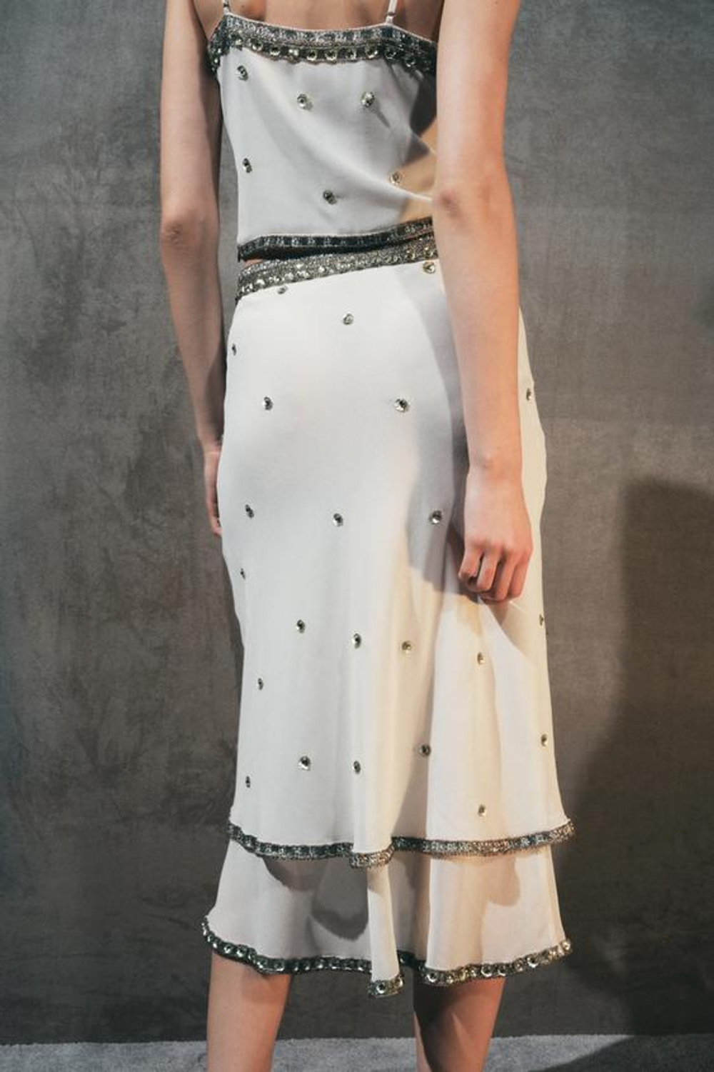 ZARA ТОП НА БРЕТЕЛЯХ С ПАЙЕТКАМИ, СЕРЫЙ