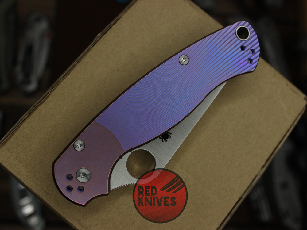 Нож Spyderco Paramilitary 2 Титан - фрезеровка фиолетовые лучи