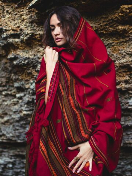 Шаль с  гуджаратской вышивкой