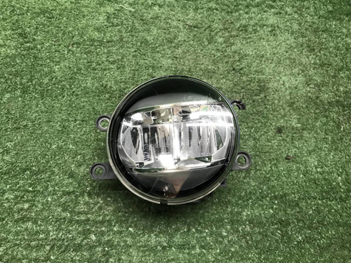 ПТФ правая Toyota Land Cruiser Prado 150 17-нв LED
