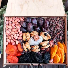 Подарок-бокс из сухофруктов и орехов «Волшебство»