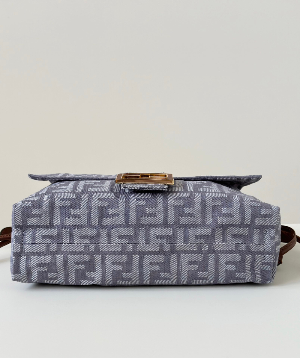 Fendi Medium Mamma Baguette 26 cm