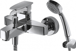 Смеситель для ванны с коротким изливом и душевой лейкой Bravat Riffle F672106C-B