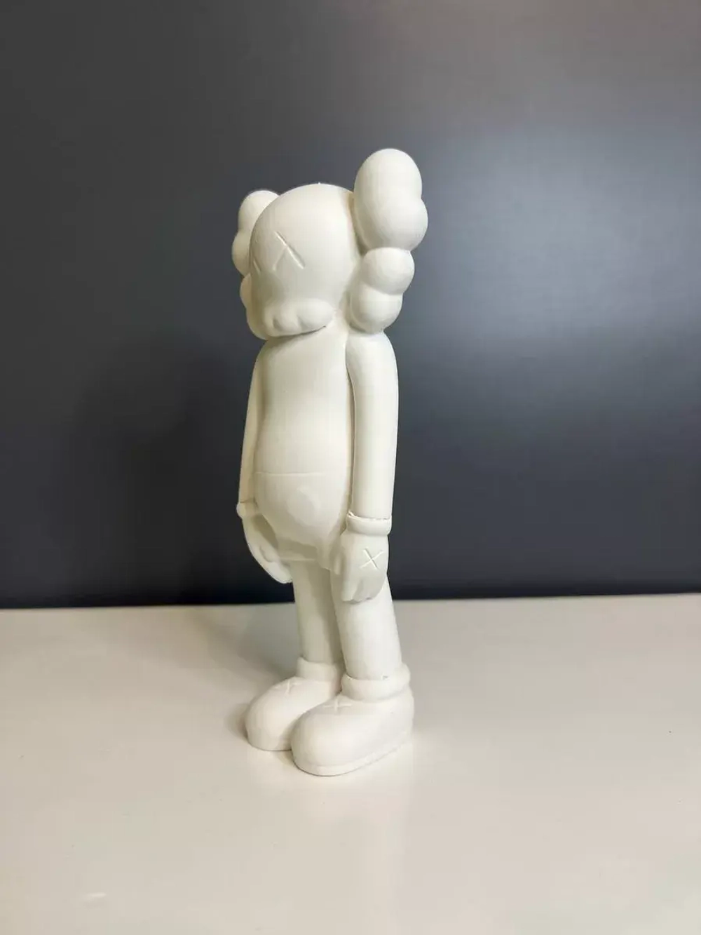 Статуэтка - Скульптура KAWS для интерьера и декора
