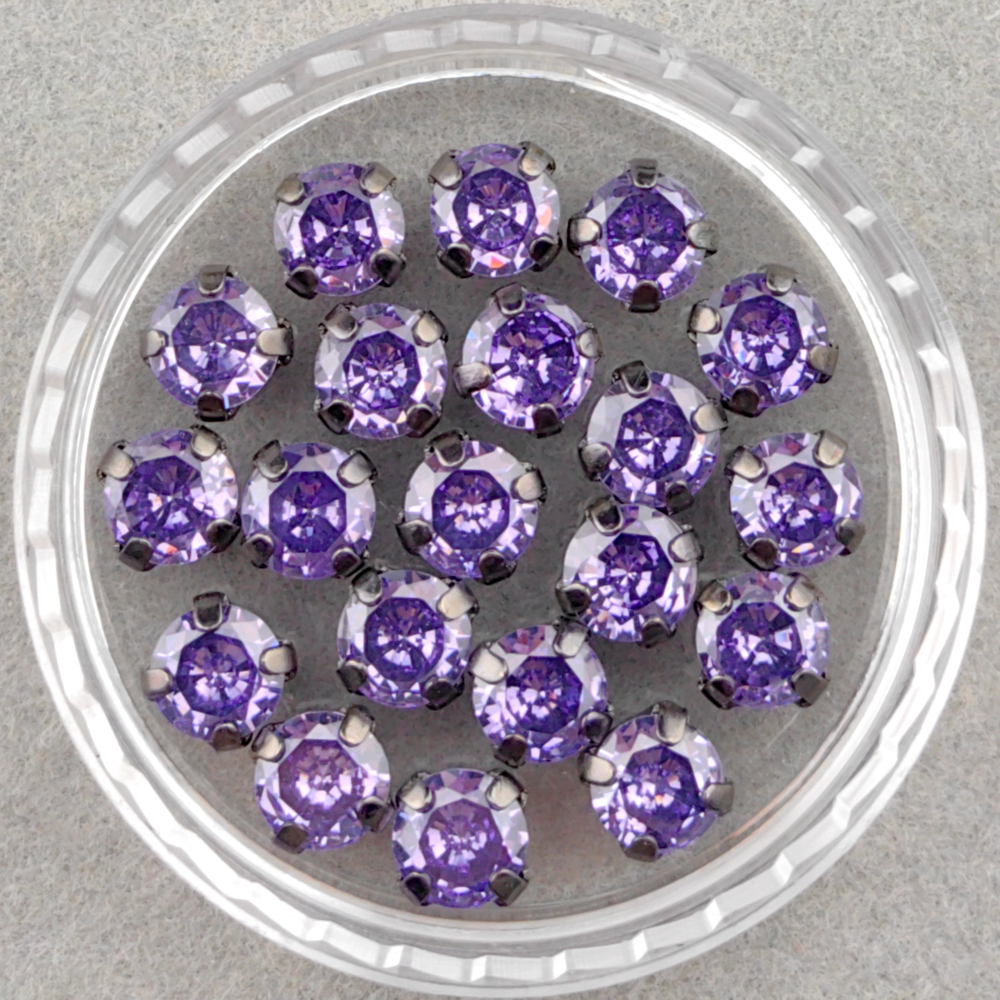 Фианиты шатоны в оправах, сиреневый/темная сталь