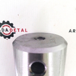 Палец (левая сторона, крепление штока ГЦ подъема к передней стреле) | VOE11883381 | TMP