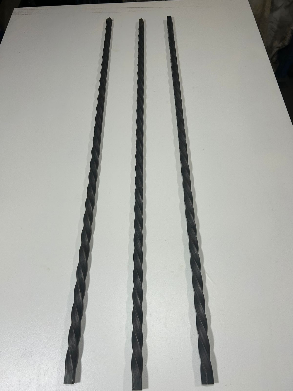 Кованый элемент торсион 1000мм квадрат полнотелый 14х14мм